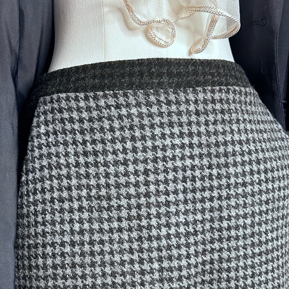 J. Crew Houndstooth 100% Wool Grey & Black Color-Block Pencil Skirt Sz 2 - Picture 8 of 12